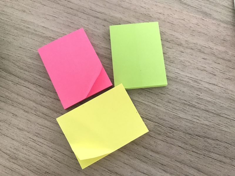 use post it notes to teach dog to push